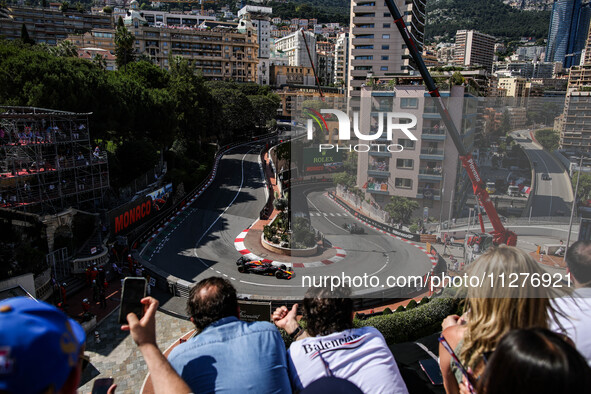 Spectators watching the race from Fairmont Hotel 01 Max Verstappen (nld), Red Bull Racing RB20, action during the Formula 1 Grand Prix of Mo...