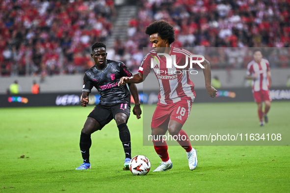 Willian of Olympiacos FC competes with Roger Fernandes of SC Braga during the Europa League, Matchday 2 match between Olympiacos FC and SC B... by Stefanos Kyriazis/NurPhoto
