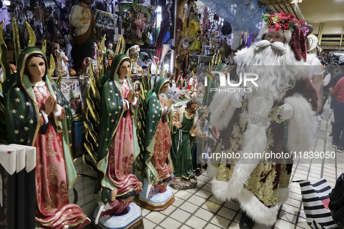 Santa Claus Tours Sonora Market In Mexico City