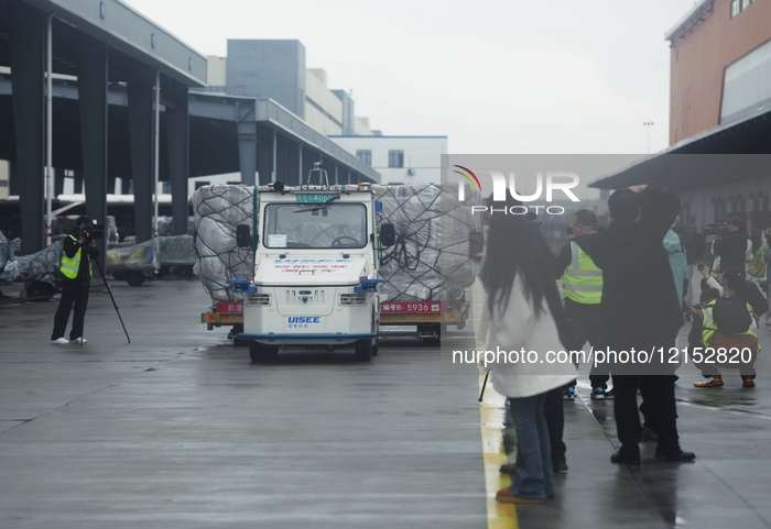 Xiaoshan International Airport Unmanned Cargo Tractor in Hangzhou