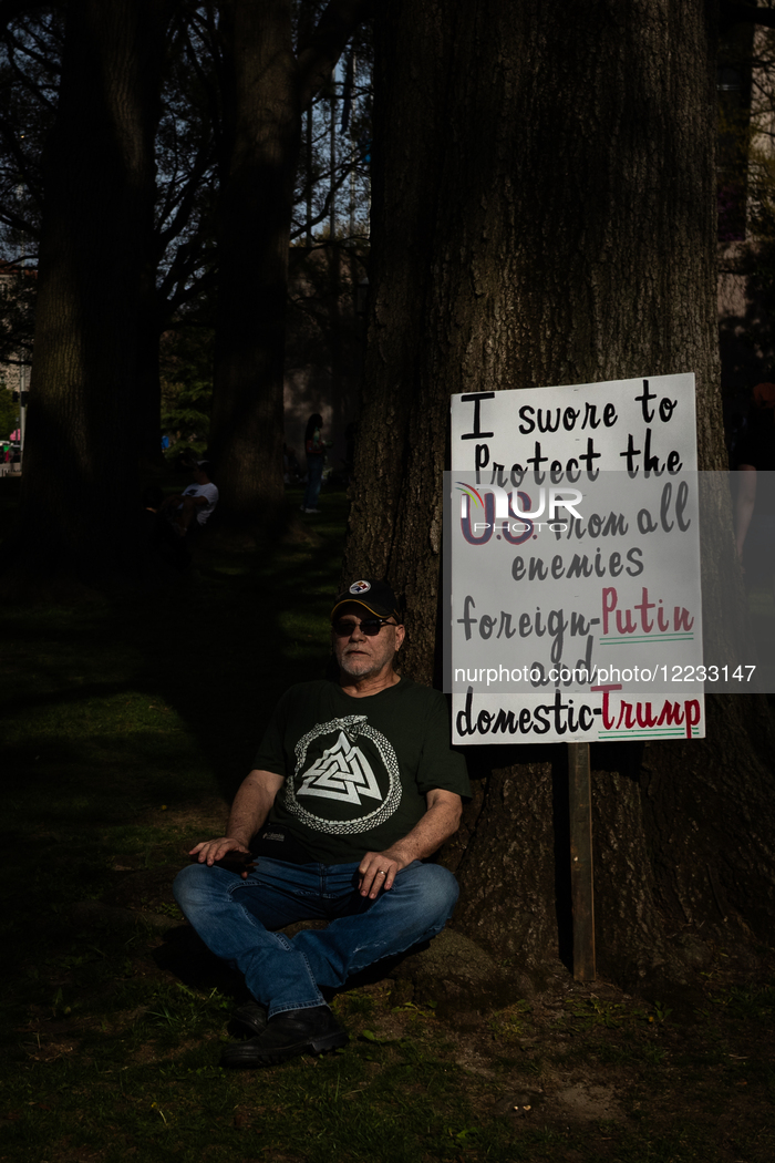 More than 100,000 attend anti-Trump protest in Washington, DC