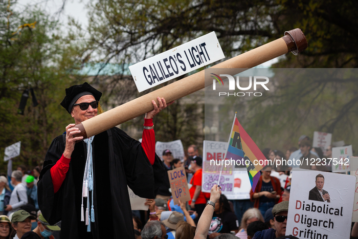 More than 100,000 attend anti-Trump protest in Washington, DC