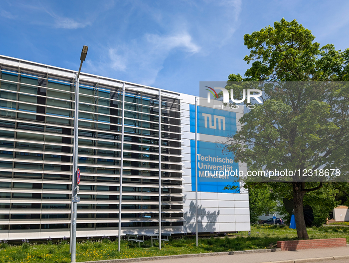 Smartflower Compact Photovoltaic System Of Technical University Of Munich