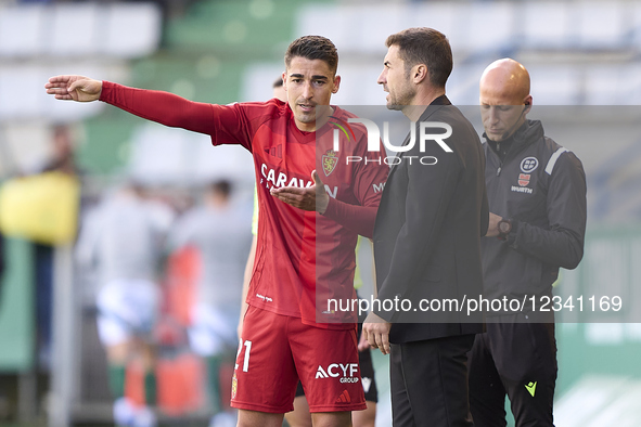Antonio Moya talks with Gabi Fernandez, Head Coach of Real Zaragoza, during the La Liga Hypermotion match between Racing Club de Ferrol and... by Jose Manuel Alvarez Rey/NurPhoto