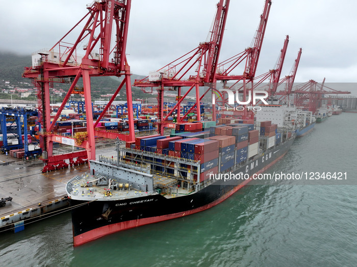 China Import And Export Growth in The First Four Months of 2025