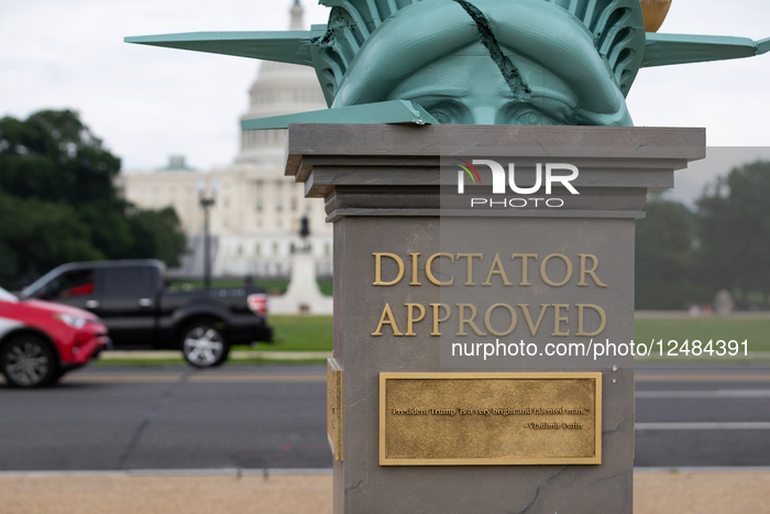 Anti-Trump statue appears on the National Mall