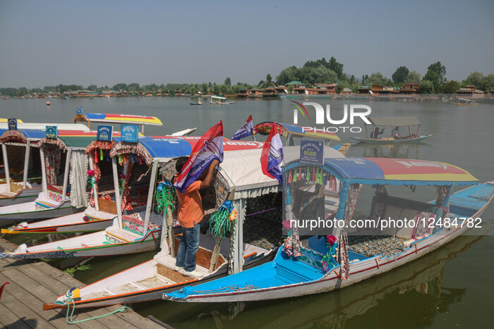 Boat Rally At Dal Lake Organized To Revive Tourism In Kashmir