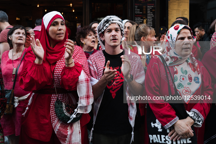A Red Human Line In Paris For Gaza