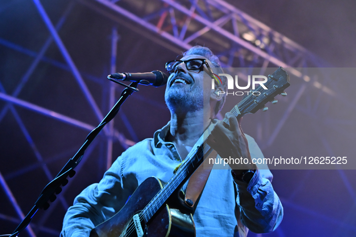  Brunori Sas Performs Live At The Teatro Dei Ruderi Cirella Di Diamente