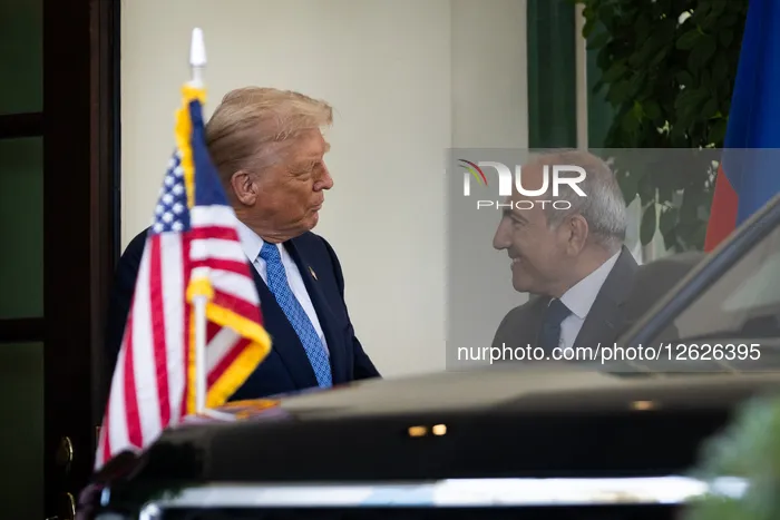 Trumps greets Armenian PM Pashinyan at White House