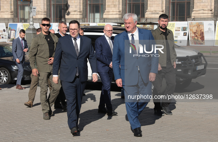 Foreign ministers of Ukraine and Czech Republic honor memory of fallen defenders