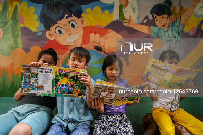Children's Reading Park In A Slum Alley