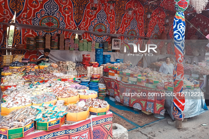 Crowds Flock To Buy Traditional Sweets In Sayyida Zeinab For Prophet’s Birthday Celebrations