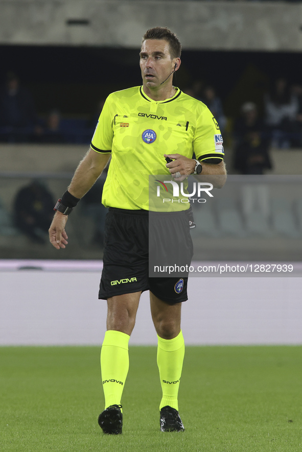 The referee Francesco Fourneau officiates the Hellas Verona FC vs US Sassuolo, 6th Serie A Enilive 2025-26 game at Marcantonio Bentegodi Sta... by Davide Casentini/NurPhoto