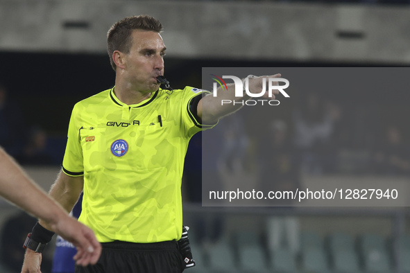 The referee Francesco Fourneau gestures during the Hellas Verona FC vs US Sassuolo, 6th Serie A Enilive 2025-26 game at Marcantonio Bentegod... by Davide Casentini/NurPhoto