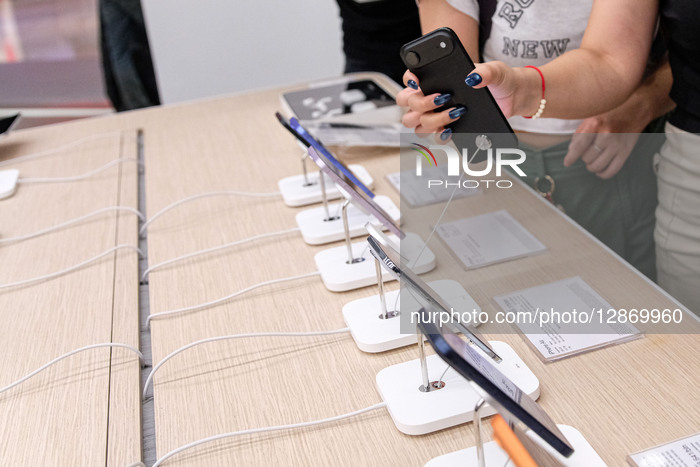 First Sale Of The IPhone 17 Series In Jakarta