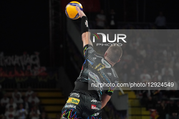 Plotnytskyi Oleh of Sir Susa Scai Perugia is in action during the Credem Banca Super League match between Sir Susa Scai Perugia and Sonepar... by Loris Cerquiglini/NurPhoto