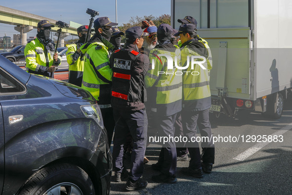 In Gimhae, South Korea, on October 30, 2025, South Korean police stop a Chinese denounce and pro-U.S. protesters shout their slogans near Gi... by Seung-il Ryu/NurPhoto