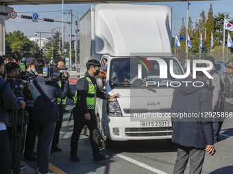 In Gimhae, South Korea, on October 30, 2025, South Korean police stop a Chinese denounce and pro-U.S. protesters shout their slogans near Gi... by Seung-il Ryu/NurPhoto