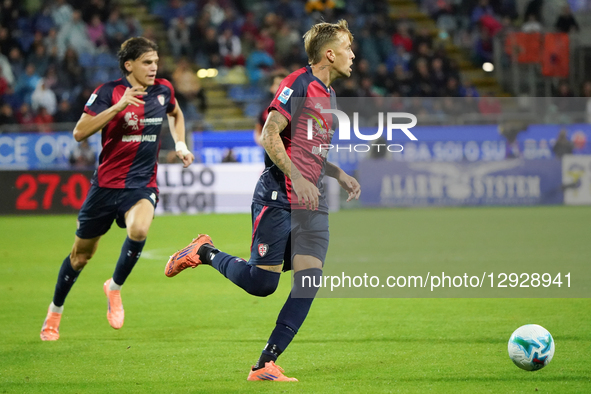 Mattia Felici (#17 Cagliari Calcio) plays during the Serie A TIM match between Cagliari Calcio and US Sassuolo in Italy on October 30, 2025  by Alessandro Tocco/NurPhoto