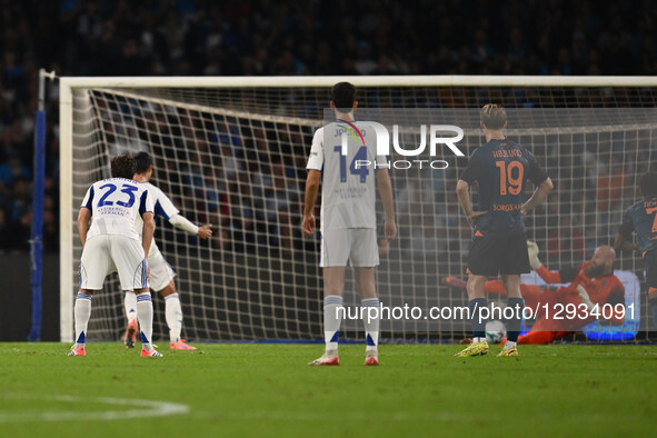 Alvaro Morata of Como 1907 misses the penalty during the 10th day of the Serie A Championship between S.S.C. Napoli and Como 1907 at the Die... by Domenico Cippitelli/NurPhoto