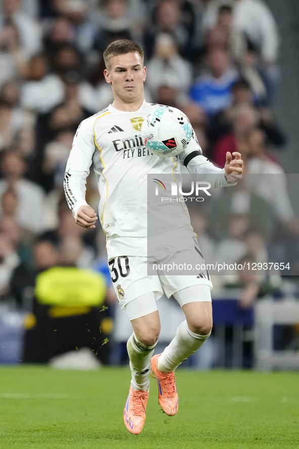Franco Mastantuono right winger Argentina during the La Liga EA Sports match between Real Madrid CF and Valencia CF at Estadio Santiago Bern...