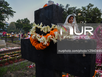 Indian Christians pay tribute at the graves of their loved ones on All Souls Day in Kolkata, India, on November 2, 2025. The day honors the... by Debajyoti Chakraborty/NurPhoto