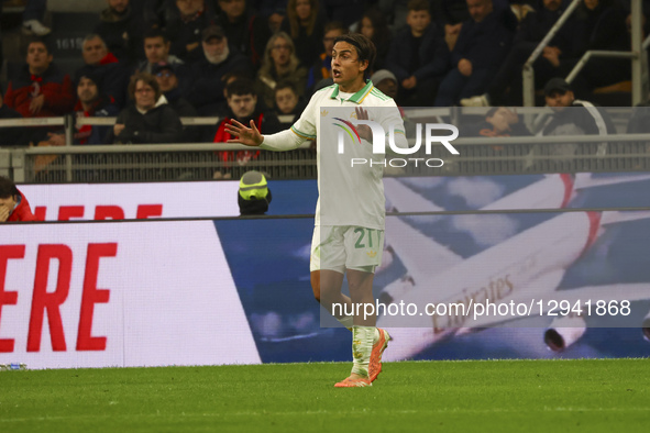 Paulo Dybala plays during the Serie A match between AC Milan and AS Roma in Milano, Italy, on November 2, 2025, at Giuseppe Meazza stadium.  by Mairo Cinquetti/NurPhoto