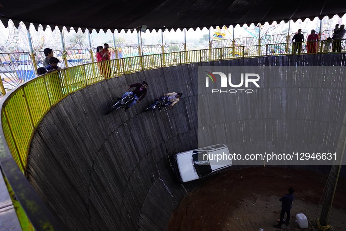 Pushkar Fair - Well of Death Riders