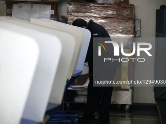 Voting citizens participate in the New York City mayoral election at Public School 99 in East Brooklyn, on November 4, 2025. From early on,... by Deccio Serrano/NurPhoto