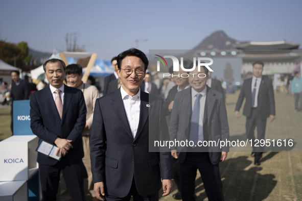Prime Minister Kim Min-seok enters the ''Development Cooperation Week Promotion Zone'' at Gwanghwamun Square in Jongno District, Seoul, on N... by Chris Jung/NurPhoto