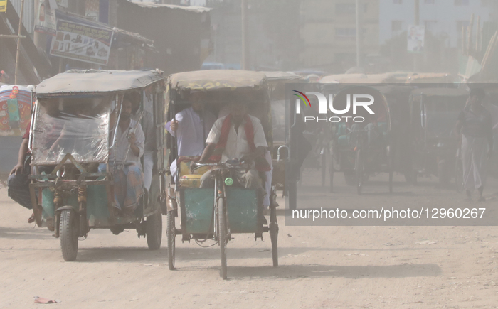 Air Pollution Worsens Due To Dust In Dhaka’s Lalbagh Area