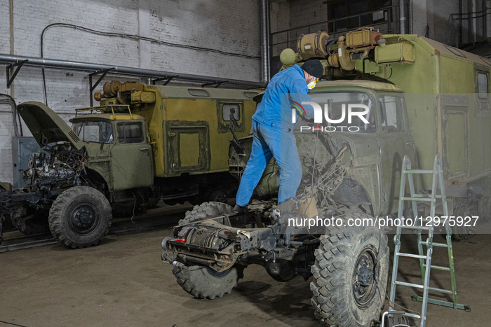 Experts of Ukrainian Logistics Forces repair damaged equipment