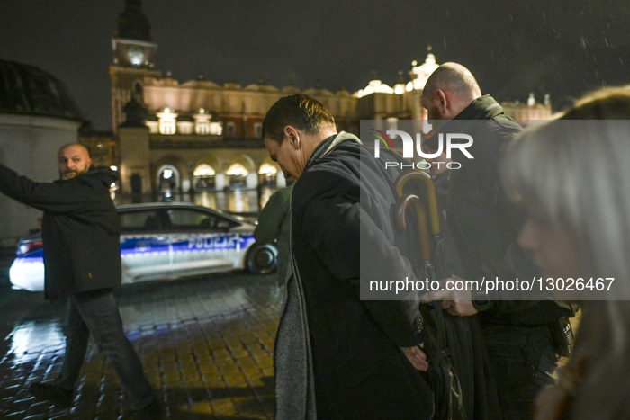 Pro-Palestinian Protesters Disrupt Sikorski’s Book Event In Krakow