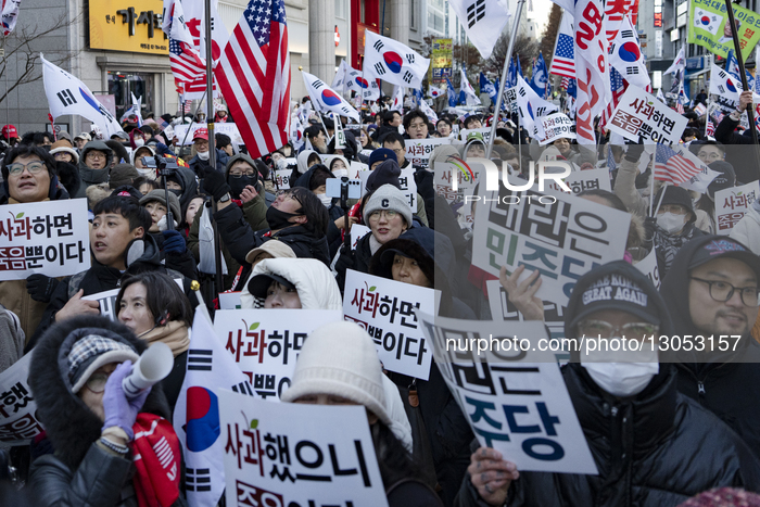 Conservatives Rally Outside PPP HQ Supporting Yoon Suk-yeol
