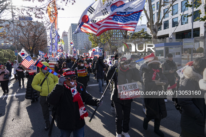 Conservatives Rally Outside PPP HQ Supporting Yoon Suk-yeol