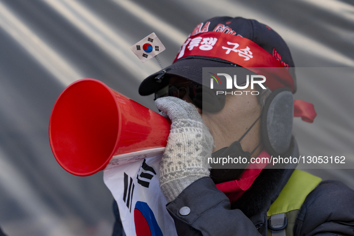 Conservatives Rally Outside PPP HQ Supporting Yoon Suk-yeol