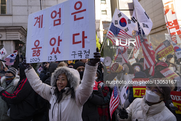 Conservatives Rally Outside PPP HQ Supporting Yoon Suk-yeol