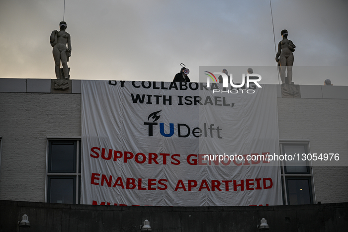TU Delft Students Stage Roof Occupation Amid Police Response