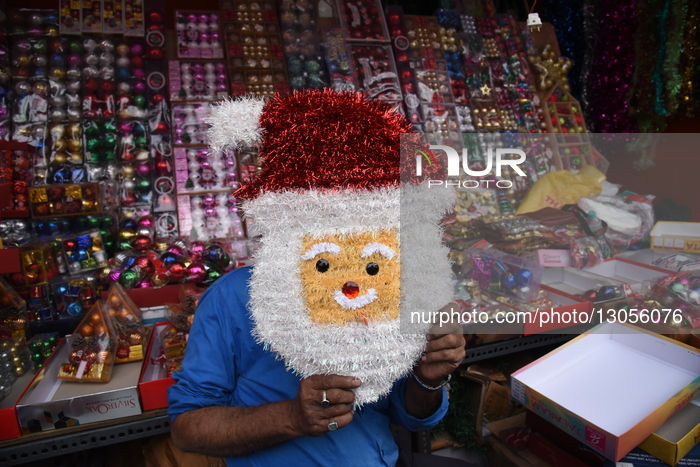 Preparing For Christmas Eve In India