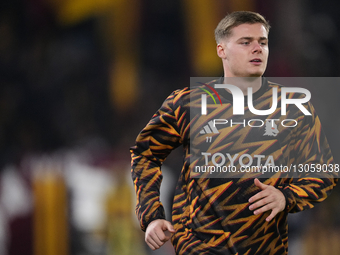 Evan Ferguson centre-forward of Roma and Ireland during the warm-up before the Serie A match between AS Roma and SSC Napoli at Stadio Olimpi... by Jose Breton/NurPhoto