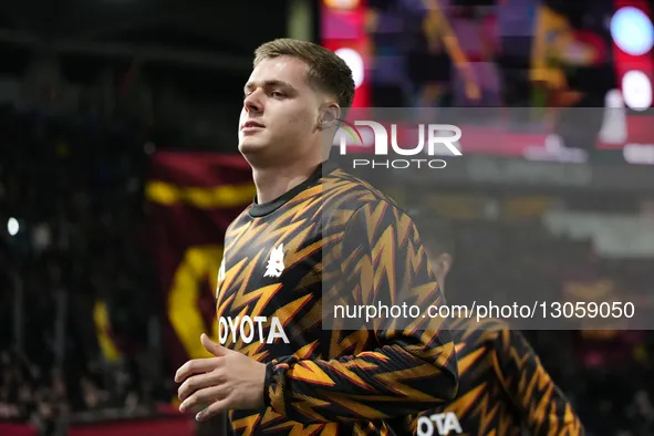 Evan Ferguson centre-forward of Roma and Ireland during the warm-up before the Serie A match between AS Roma and SSC Napoli at Stadio Olimpi... by Jose Breton/NurPhoto