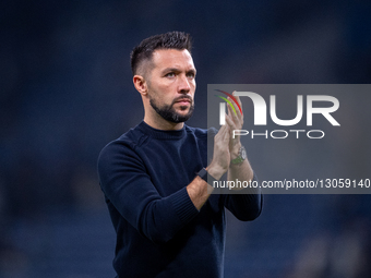 In Porto, Portugal, on November 30, Francesco Farioli, head coach of FC Porto, thanks the fans for their support after the loss during the A... by Miguel Lemos/NurPhoto