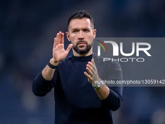 In Porto, Portugal, on November 30, Francesco Farioli, head coach of FC Porto, thanks the fans for their support after the loss during the A... by Miguel Lemos/NurPhoto
