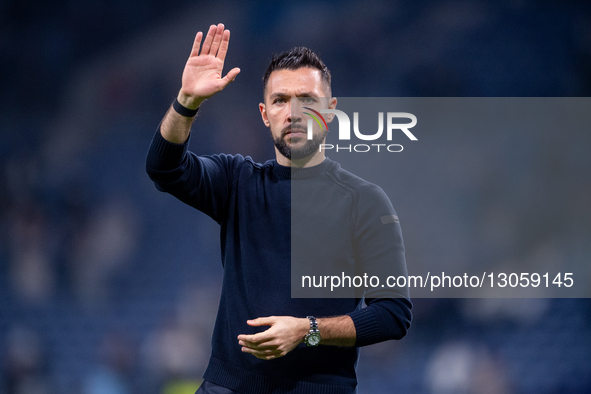 In Porto, Portugal, on November 30, Francesco Farioli, head coach of FC Porto, thanks the fans for their support after the loss during the A... by Miguel Lemos/NurPhoto