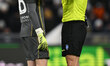 David De Gea of A.C.F. Fiorentina and Referee Simone Sozza participate in the 19th day of...