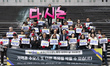 Activists and bereaved families from the ''Never Again'' Industrial Accident Victim Famili...