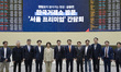 Jeong Won-oh, the Democratic Party of Korea's candidate for Seoul mayor, and Jeong Eun-bo,...