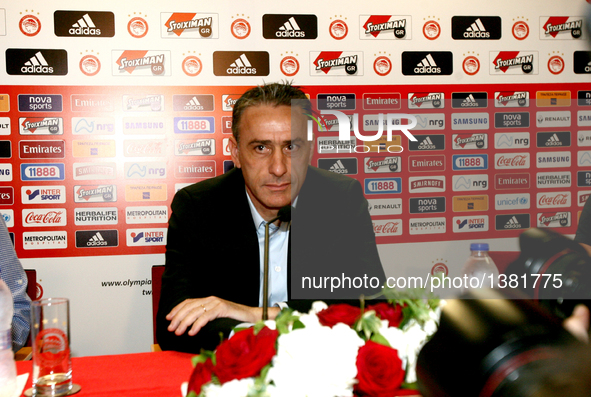 Paulo Bento during the official presentation in Olympiacos, on August 11, 2016. 
