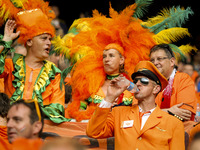 Crowd celebrates before the beginning of the 2014 World Cup match Spain x Netherlands, this friday 13th, in Salvador, Brasil (